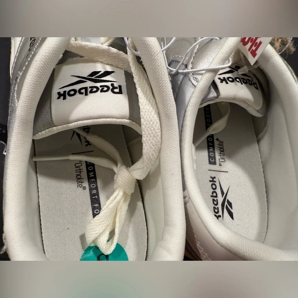 Reebok Woman’s Fiori Sneakers Silver Black White NEW Size 8 Low Tops